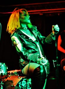 Barb wire dolls (789) VG